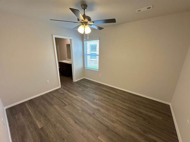 Building Photo - PRE-LEASING NOW | Pet-Friendly 3 Bed, 2 Bath Home in Springdale