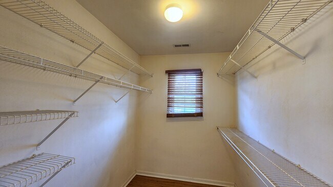 Building Photo - 1828 Somersby Ln