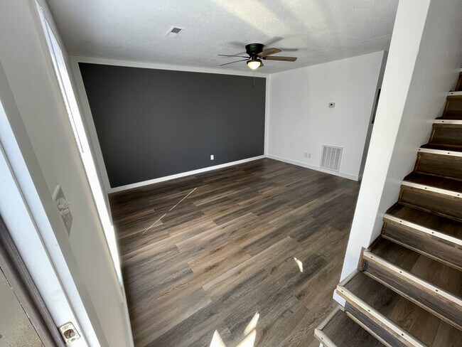 Primary Photo - 1642 Hillwood Dr