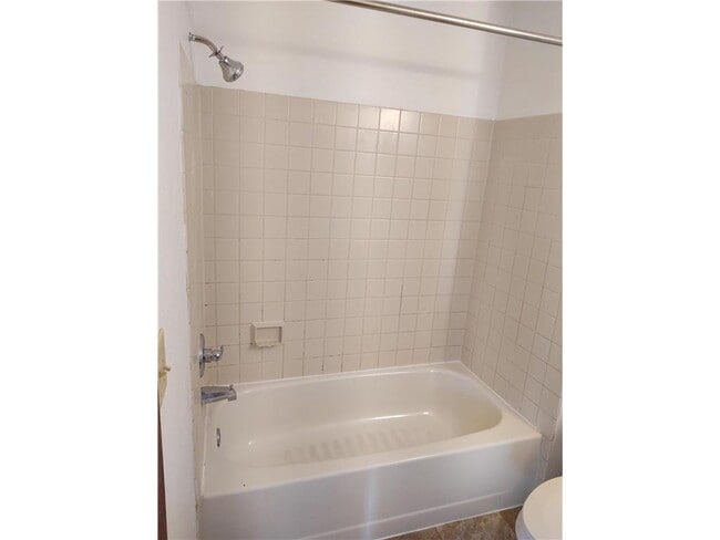 Building Photo - 222 6th St SW