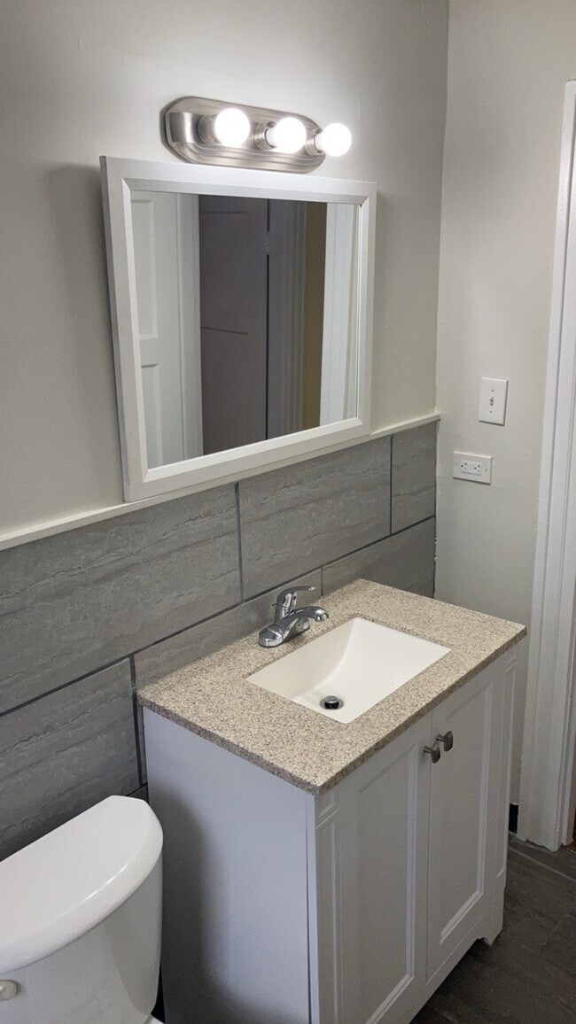 Building Photo - 908 Watervliet Ave