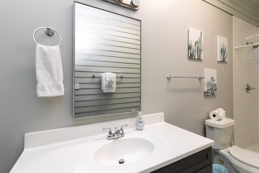 Building Photo - 2217 13th St