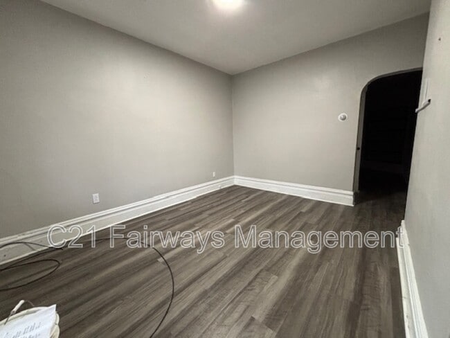 Building Photo - 370 3rd St