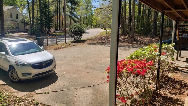 Building Photo - Updated 2br 1.5ba Condo Style home in grea...