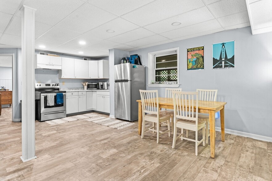 Building Photo - 864 Trojan Horse Cir