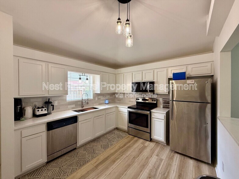 Building Photo - 509 Camelia St