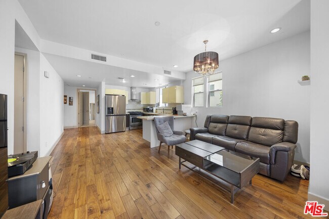 Building Photo - 848 Irolo St