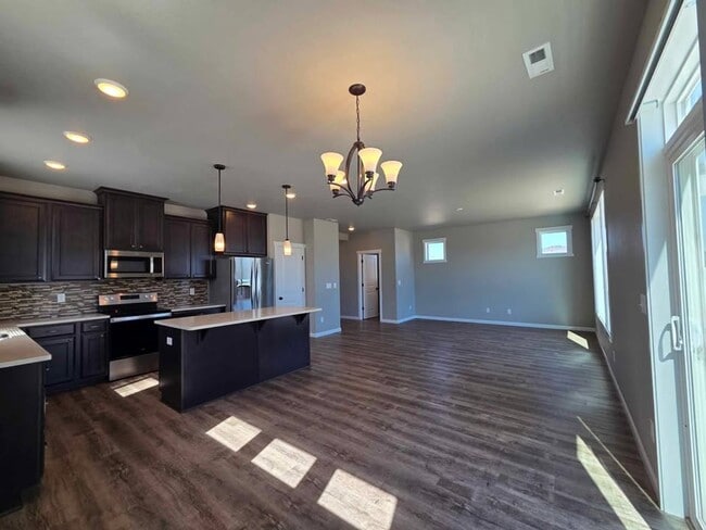 Building Photo - Stunning 3 Bedroom Home In Quincy!