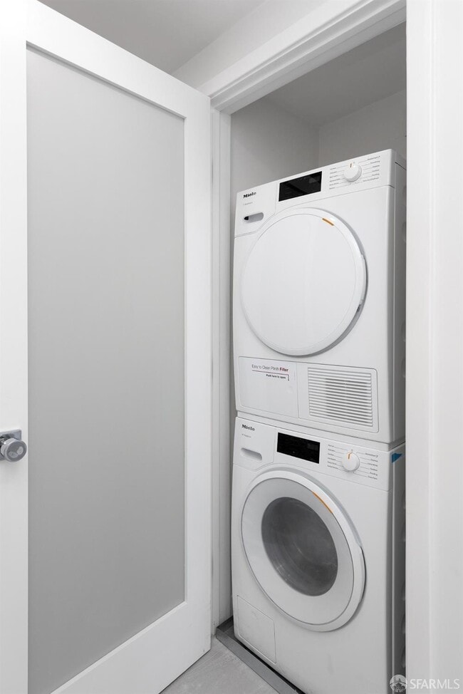 Building Photo - 2200 Sacramento St