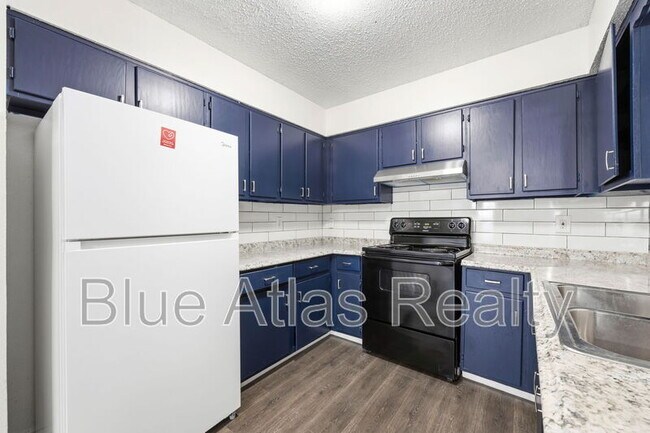 Building Photo - 916 Hilltop Dr