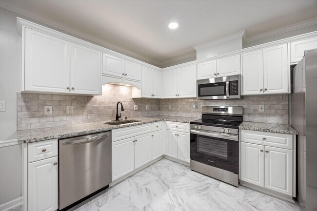 Building Photo - 638 Goodale Ln