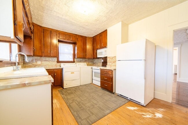 Building Photo - Beautifully refreshed 4-bedroom, 2-bath home in Millville