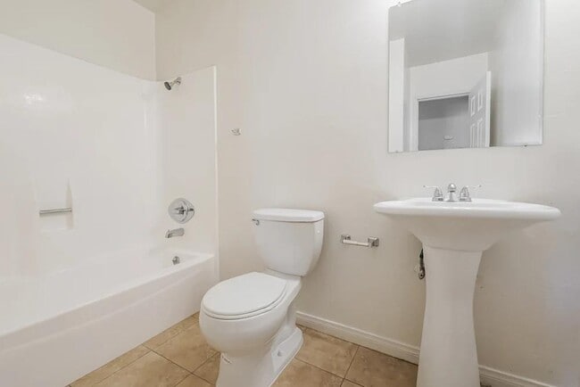 Building Photo - 625 Bismark Ave