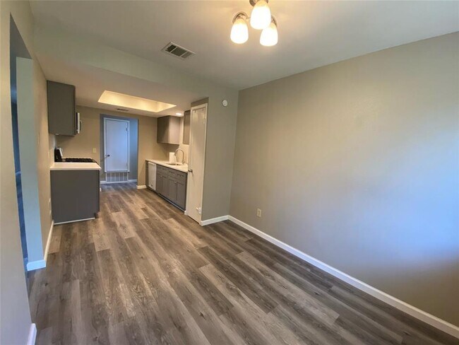 Building Photo - 3930 Leafield Dr