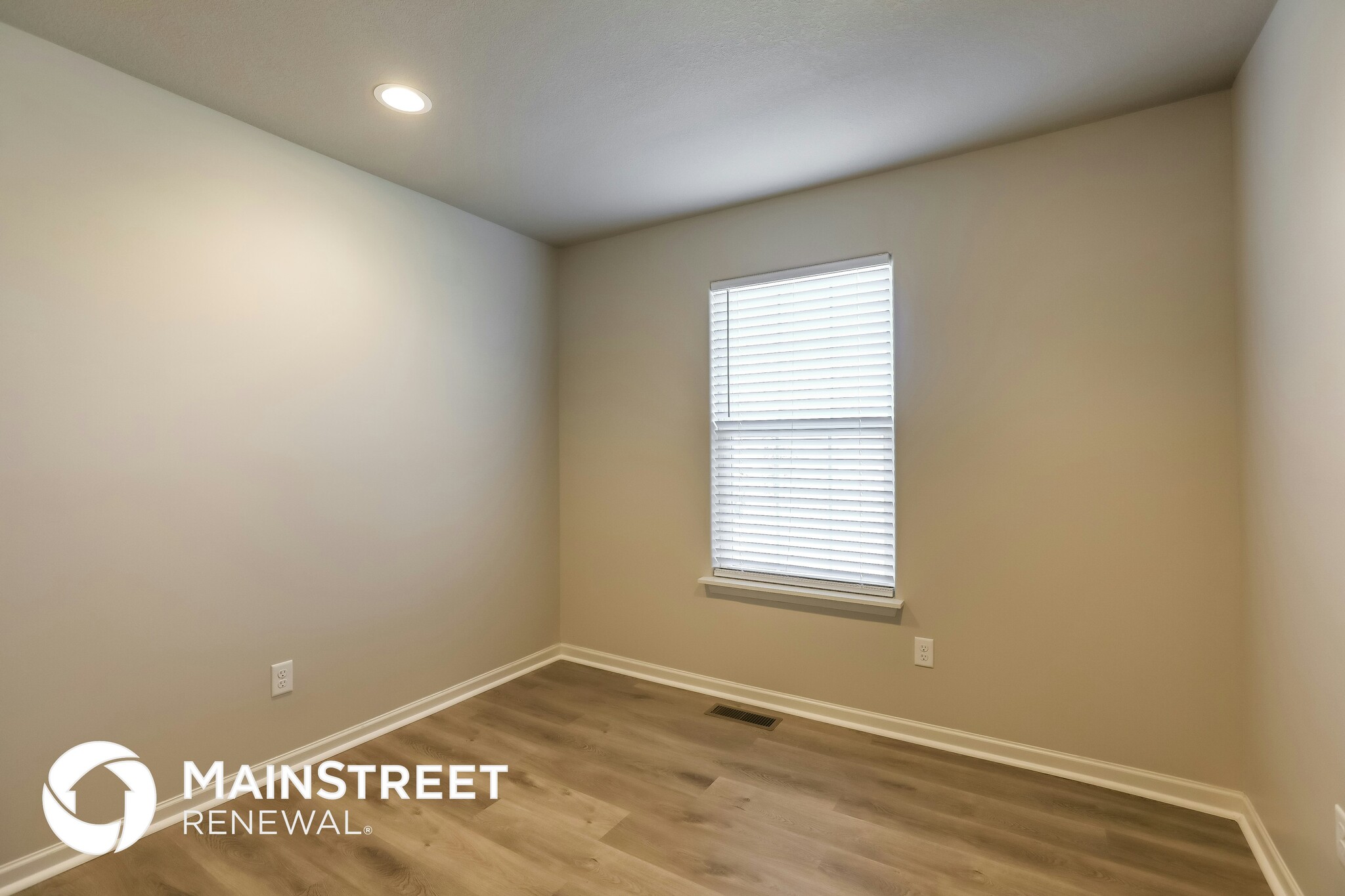 Building Photo - 1111 Hampton Dr