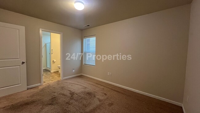 Building Photo - *$900 off!* 2BD I 2BA Home - Bear Creek in...