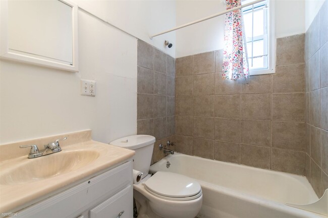 Building Photo - 3 br, 1 bath Triplex - 1603 W OXFORD ST Un...