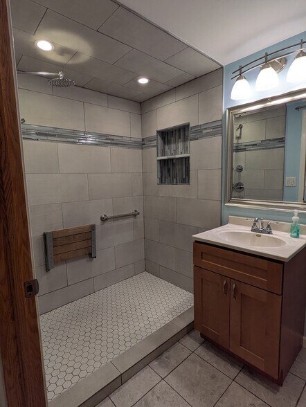 Building Photo - 510 W 45th St