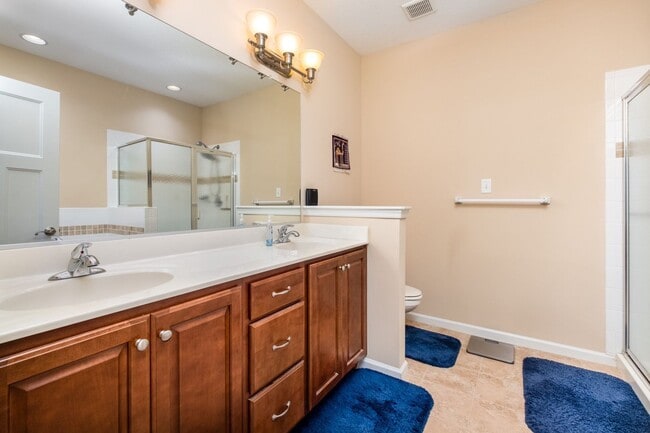 Building Photo - 3BR Open Floor Plan with Garage in Captain...