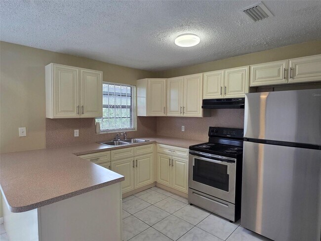 Building Photo - 309 NE 169th St