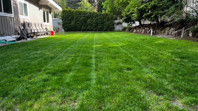 Building Photo - 505 Mt Hood Dr SW