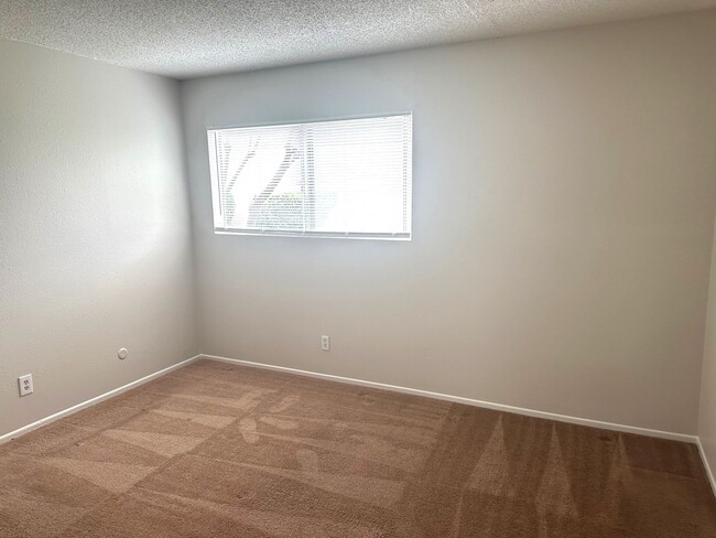 Building Photo - Spacious and Upgraded 2 Bedroom 2 Bath End...