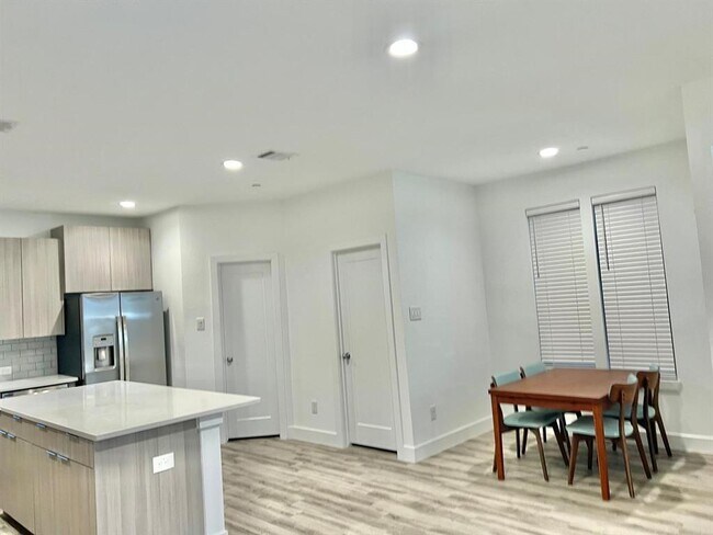 Building Photo - 393 N Centro Cir