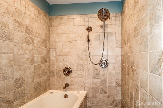 Building Photo - 71 Woodbridge Ave