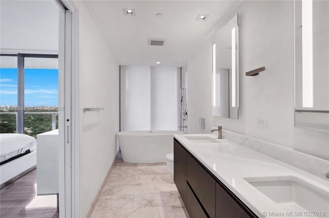 Building Photo - 1451 Brickell Ave