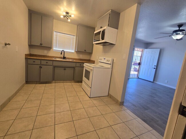 Building Photo - 2 BR 1 BA available now