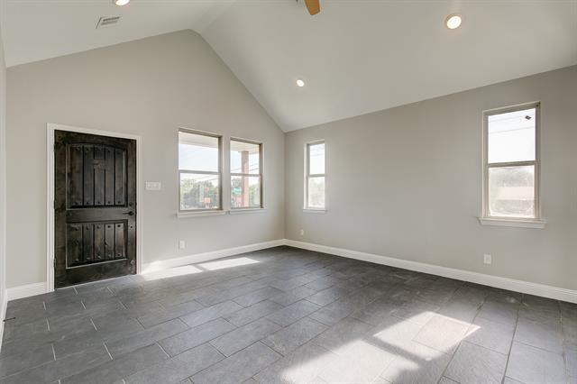 Building Photo - 2560 Thannisch Ave
