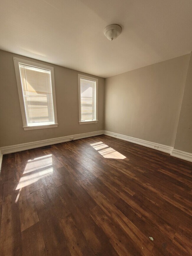 Building Photo - 257 E College Ave