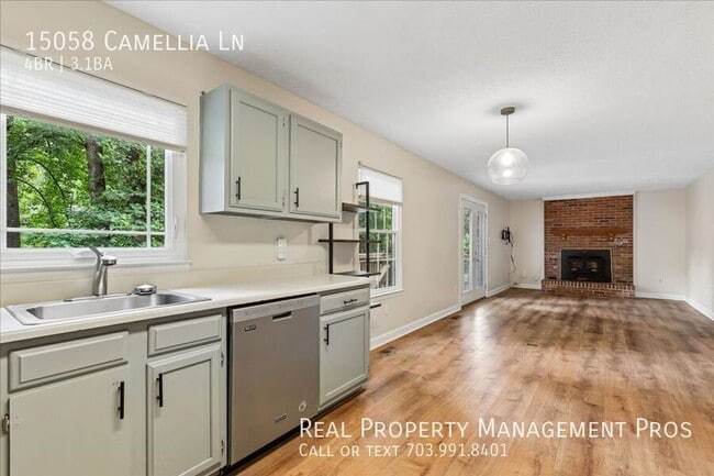Building Photo - 15058 Camellia Ln