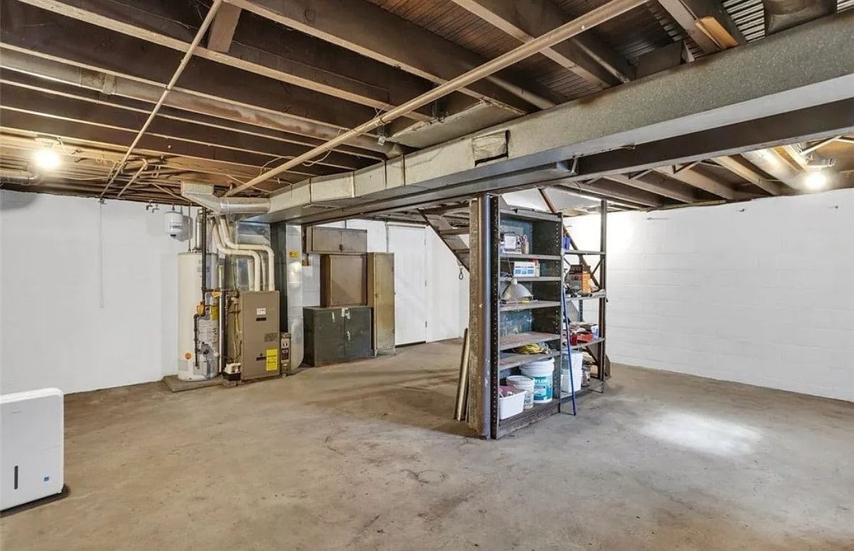 Building Photo - 6583 Sentry Ave