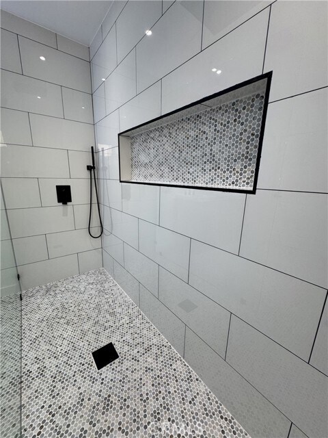 Building Photo - 2212 Linda Flora Dr