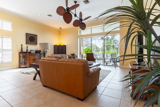 Building Photo - Beautiful 2-Bed Pool Home with Deeded Golf...