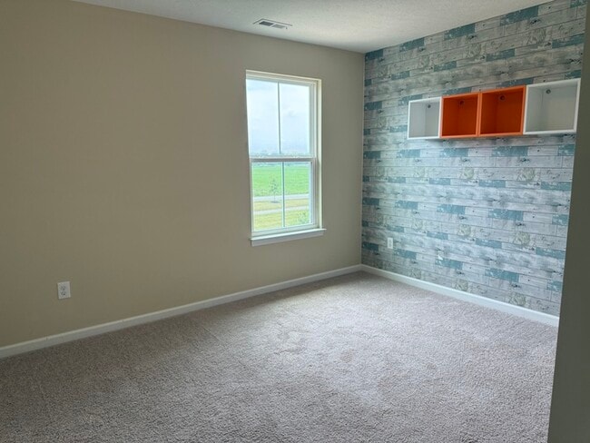 Building Photo - Spacious 4 beds 2.5 baths in Lewis Center!