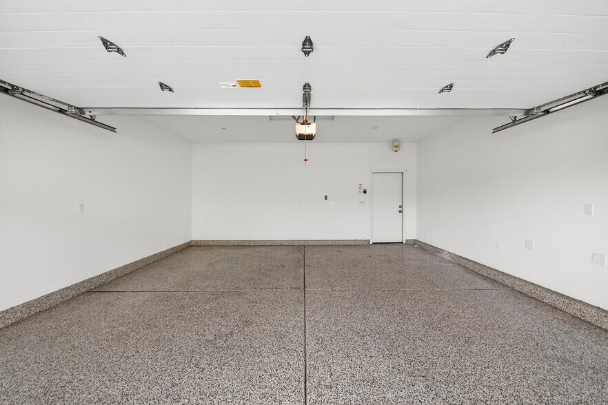 Building Photo - 346 Chorus