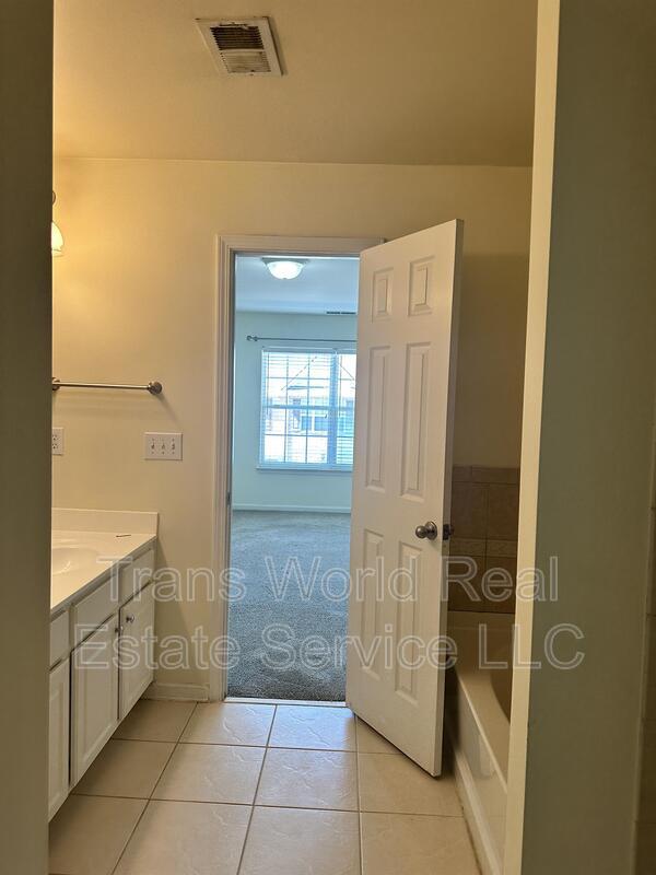 Building Photo - 9821 Alger Trce