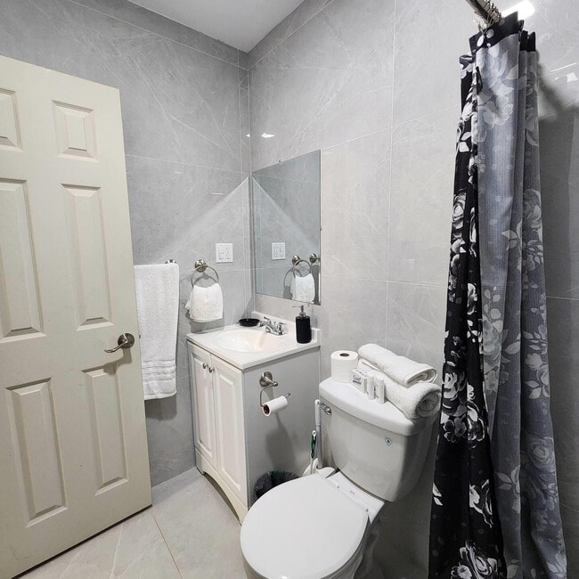 Building Photo - 875 Westward Dr