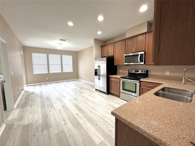 Building Photo - 12937 Emersondale Ave