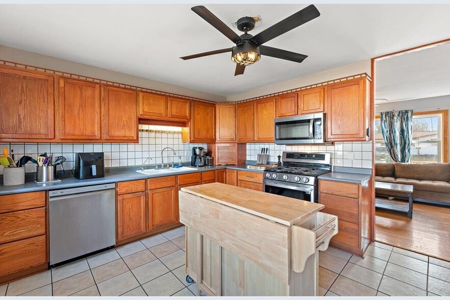 Building Photo - 508 Kenyon Ave