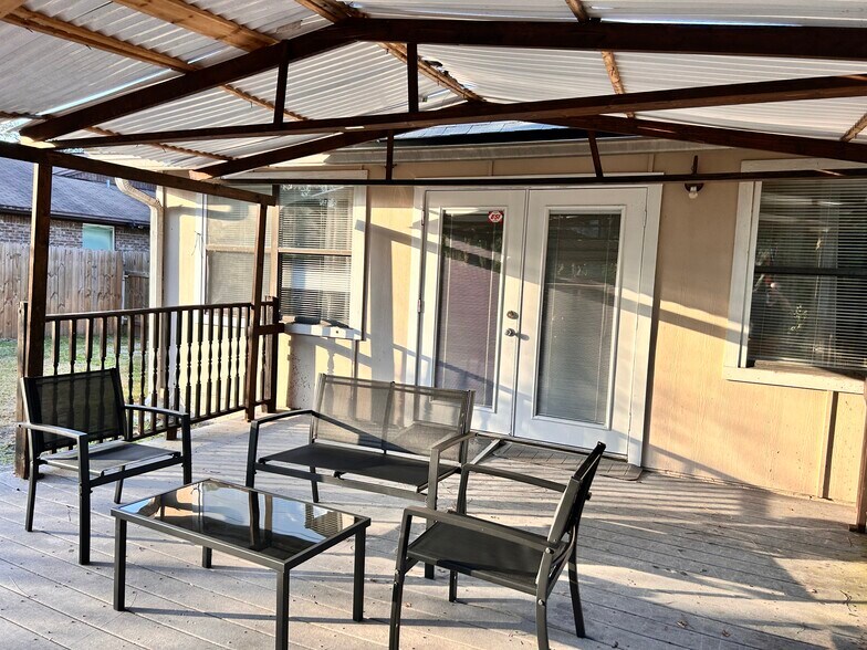 Building Photo - 4294 Tanglewilde Dr S