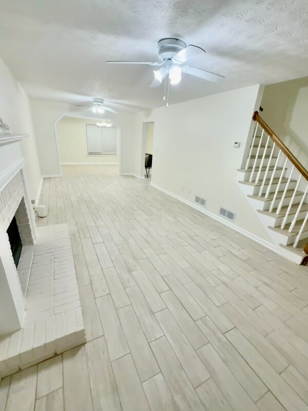 Building Photo - 3778 Clarendon Pl