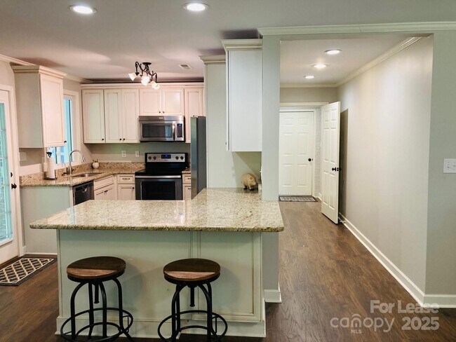 Building Photo - 4969 Moonlite Bay Dr