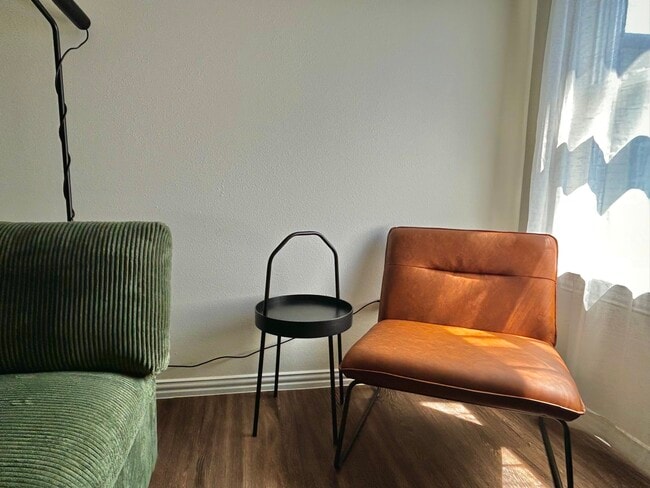 Building Photo - Sunny Side Up