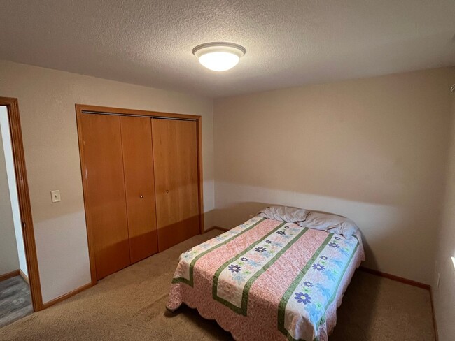 Building Photo - 4 Bedroom, 3 Bathroom Home for Rent