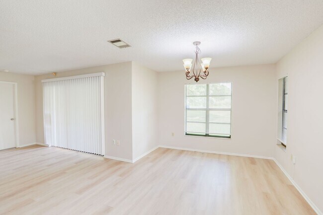 Building Photo - 2634 Shadybranch Dr