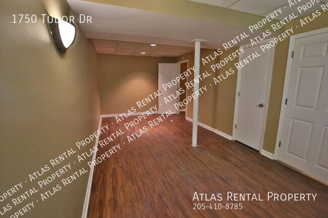 Building Photo - 1750 Tudor Dr