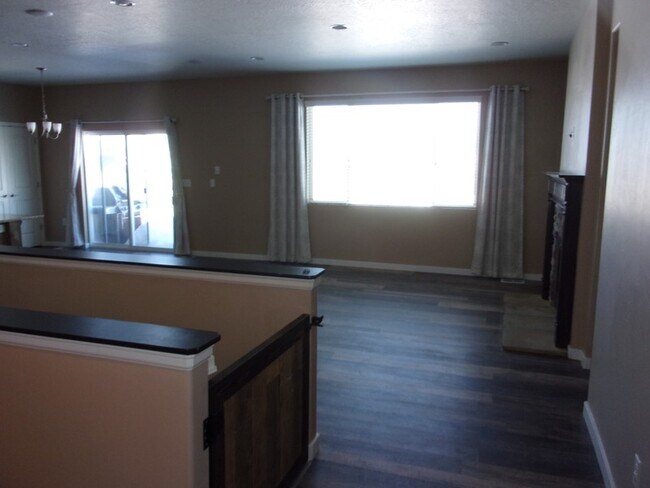 Building Photo - 371 E 2200 S